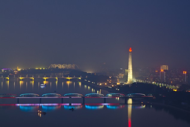 Vue de nuit sur Pyongyang